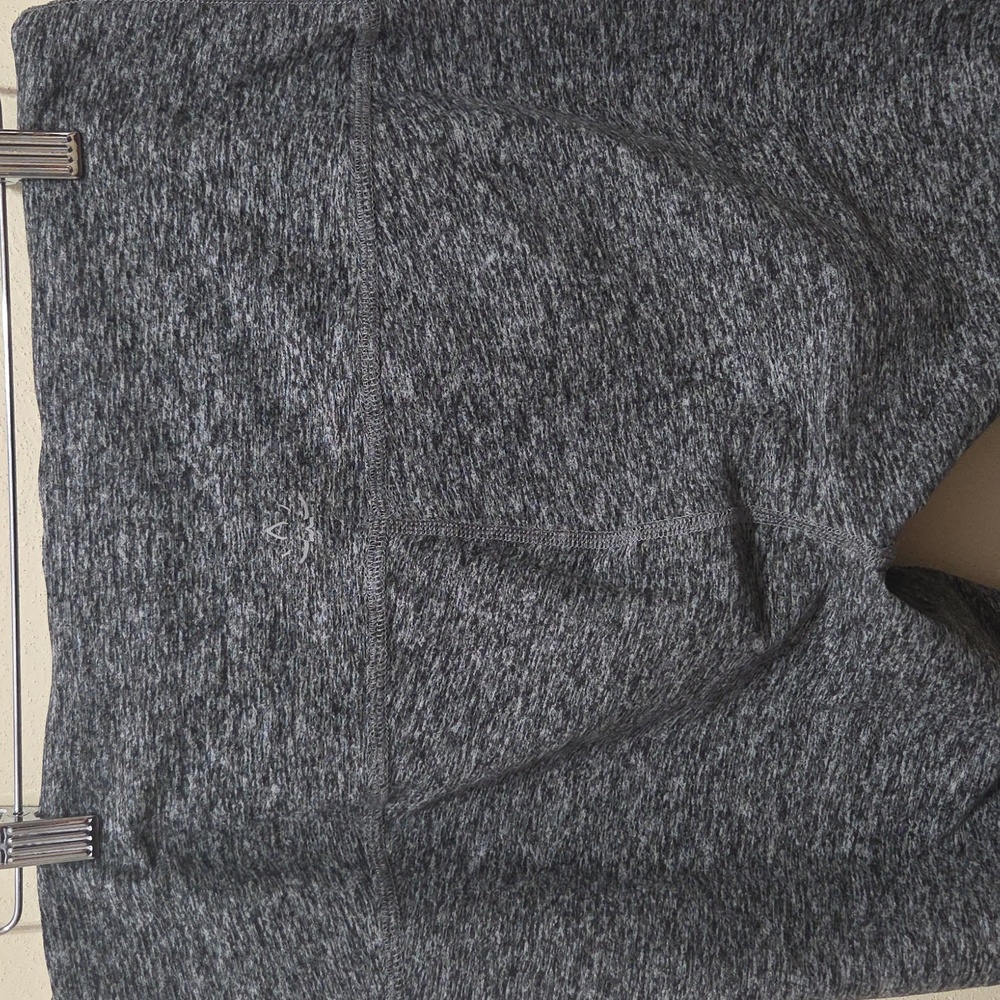 Beyond Yoga Heather Grey High Waisted Cropped Capri Leggings Size 1X - Picture 8 of 12